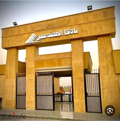  استلم شقتك فورًا. . . والفرصة الأخيرة!   متسلمة من الجهاز  آخر شقة متاحة بالقطعة  المنطقة: منطقة النوادي  أول مطل مباشر على الطريق الدولي  الدور الثاني علوي  بحري – غربي – قبلي  المساحة: 160 م²  تقسيم عملي يوفر أقصى استفادة من المساحة، مع تهوية