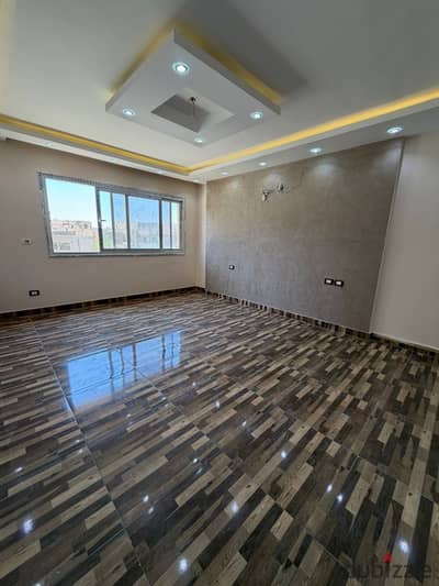 شقة ايجار في كمبوند ذا سكوير ، الدور الاول ، متاح اسانسير وغاز طبيعي وخط ارضي ، 185 متر ، فيو جاردن