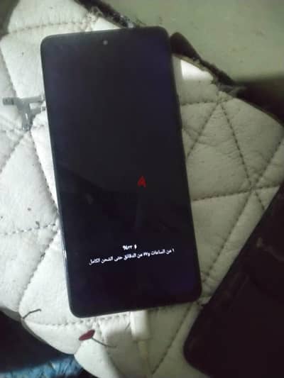 سامسونج ايه 53 5جي بعلبته به بعض العيوب البسيطة