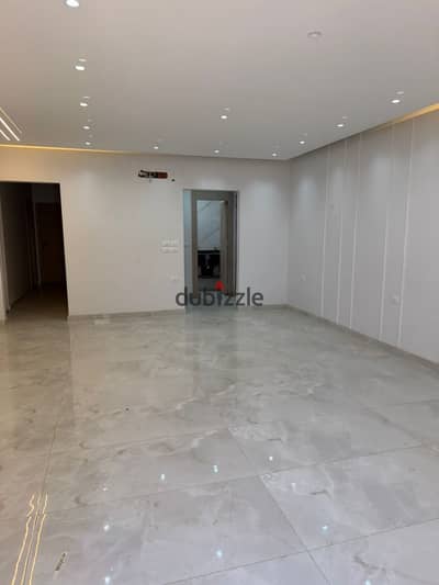 Apartment for rent residential or administrative in Andalusia with a clear income from the nineties in front of gate 2 Mivida