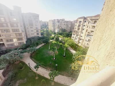 شقة 265 م للبيع بمدينتى B2  امام نادى مدينتى مباشرة خطوات للخدمات اتجاه بحرى صريح ـ فيو جاردن