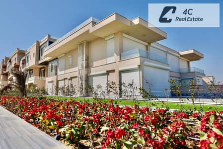 شاليه للبيع 188م جاهز للاستلام تشطيب كامل بالتكييفات و المطبخ بمقدم و اقساط فيو مباشر علي حمام سباحة فيو مفتوح للبحر  في دايركشن وايت الساحل الشمالي
