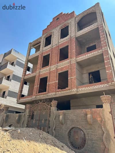 عماره كاملة مميزة علي جاردن في شمال شرق الحي المتميز في مدينة بدر