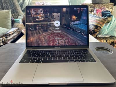 Macbook pro 2016 core i5 ram 8G 256 Touch Bar 13inch حاله ممتازه