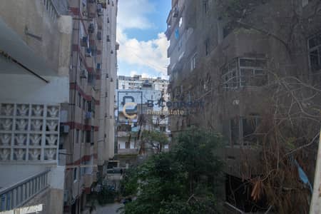 - شقة للبيع 125م لوران - شارع محمود صدقي متفرع من شعراوي . - ( فيو مفتوح على جنينة )