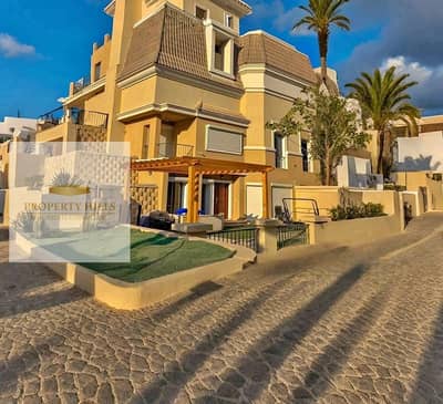 فيلا فى اميز لوكيشن فى سراى بأقل سعر فى الماركت دايركت على طريق السويس سور بسور مع مدينتى