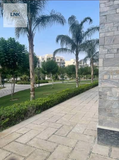 للبيع في مدينتي  شقه بمساحه 200متر  مج125 -B12 ٤ غرف ٣ حمام ارضي200متر  بجاردن 80متر   علي فيو وايد جاردن