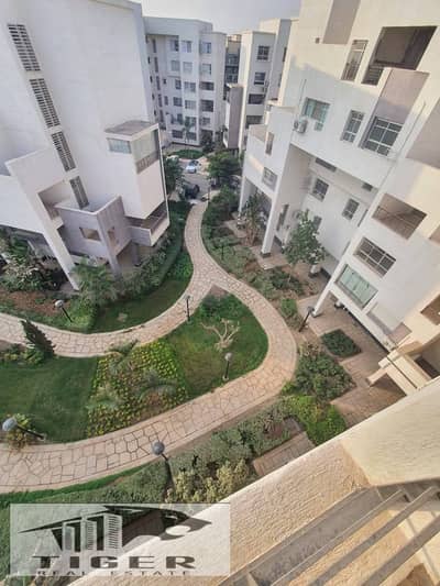 بمدينتي  للإيجار شقه 189m   قانون جديد    أمام  الخدمات /. لفترة محدودة            {{{{.  اقوي العروض  √√√. فرصة  }}}}  B8 فيو مفتوح غير مجروحه فيو شانزليزيه  189m التشطيب شركه موقع مميز    3غرف  3حمام منهم غرفه ماستر  يوجد صور  كامله  مطلوب   للجادين فقط