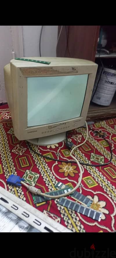 شاشه مستعمله ماركه سامسونج قديمه