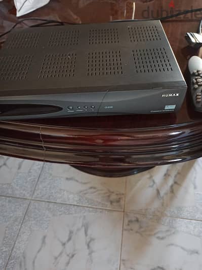 رسيفر  humax وارد اليونان بحاله ممتازه ضمان سنه  بمبلغ 500 جنيه