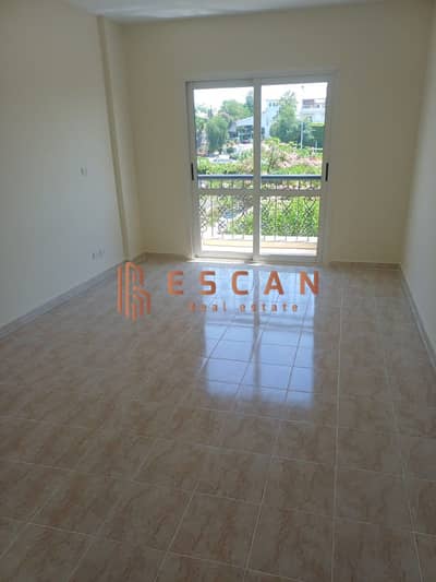 Apartments for sale in Al Rehab, 131 square meters, in a prime location near services, with a garden view.