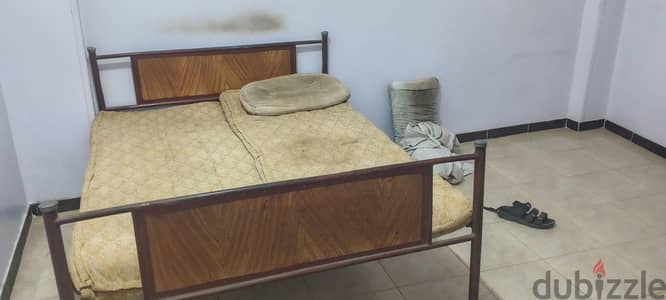 سرير حديد خامته نظيفه يستحمل اي وزن01289999212
