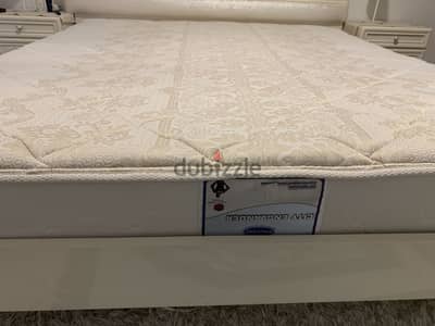 مرتبة انجليندر بحالة ممتازة