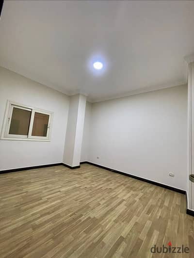 Villa 800 sqm duplex for rent in the Fifth Settlement, steps from Al-Tas'een Street suitable for administrative