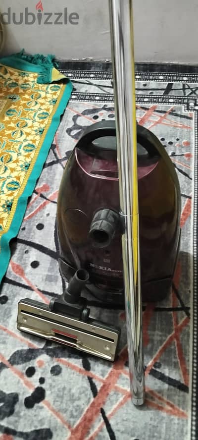مكنسة كهربائية