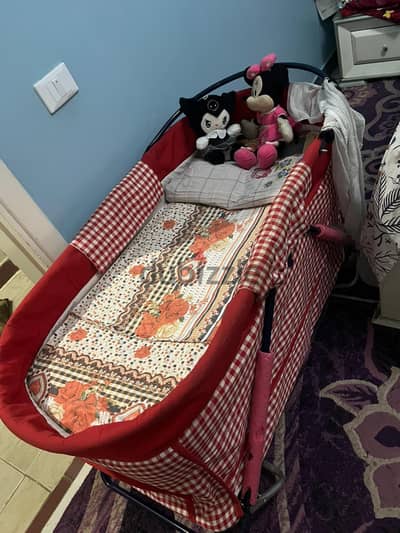 سرير بيبي هزاز زي الجديد