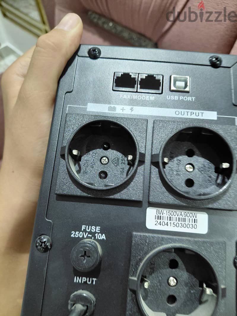 ups 1500 volt 900 w 1