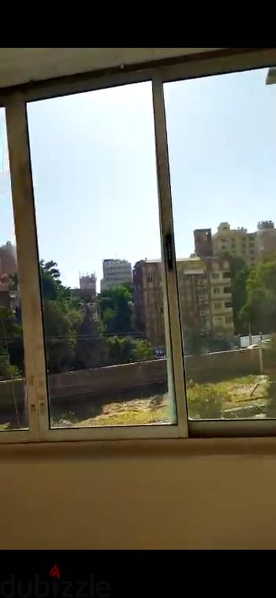 شقة فى  موقع مميز جدا ش 9 تقاطع حسنين دسوقى أمام المترو  لجميع الأغراض