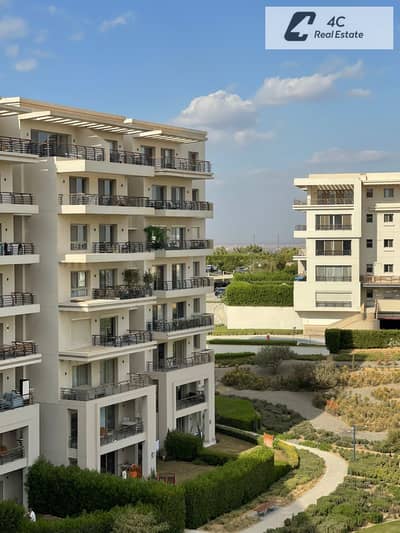 شقة متشطبة بالكامل ريسيل بأقل من سعر السوق 3 غرف منهم ماستر وغرفة مربية في Uptown Cairo المقطم للبيع