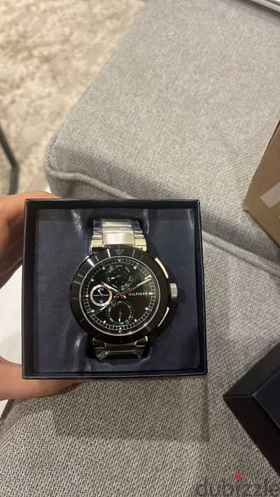 Tommy Hilfiger Original – Brand New – Never Worn – Full Set (Box + War