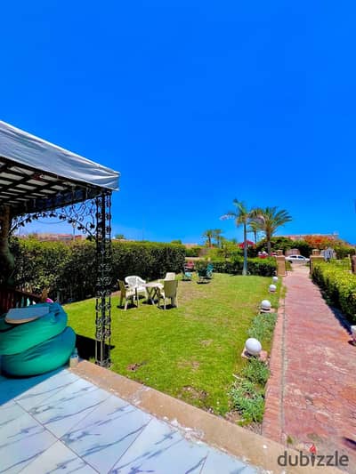 For rent in Marina 4, ground chalet, second row by a sandy lake.