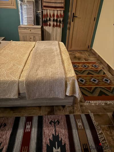شقه  للايجار  المفروش في صن جيت تقسيم  دجله بجوار  نادي  وادي  دجله    مساحه 125م  تتكون من 2غرف -2حمام - ريسبشن-مطبخ -   الدور 6 يوجد 2 اسانسير    تش