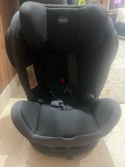 كرسي سيارة أطفال شيكو (Chicco) للبيع
