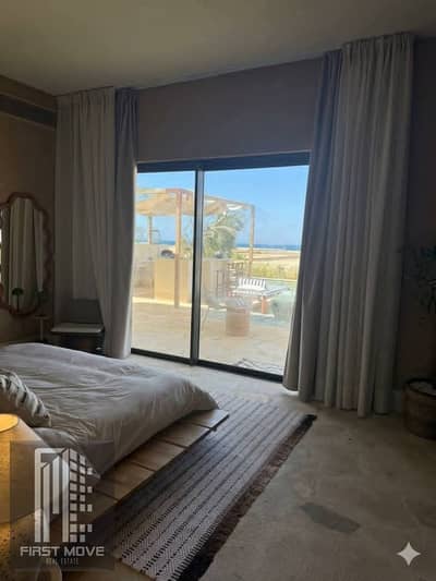 **Fully finished 3-bedroom chalet with sea and lagoon views, ready for immediate delivery. **