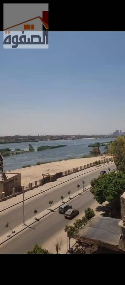 شقه للايجار المفروش كورنيش طره قريب لنادي الشروق وكل المواصلات والخدمات وخمس دقاءق لمدخل المعادي وجامعه حلوان