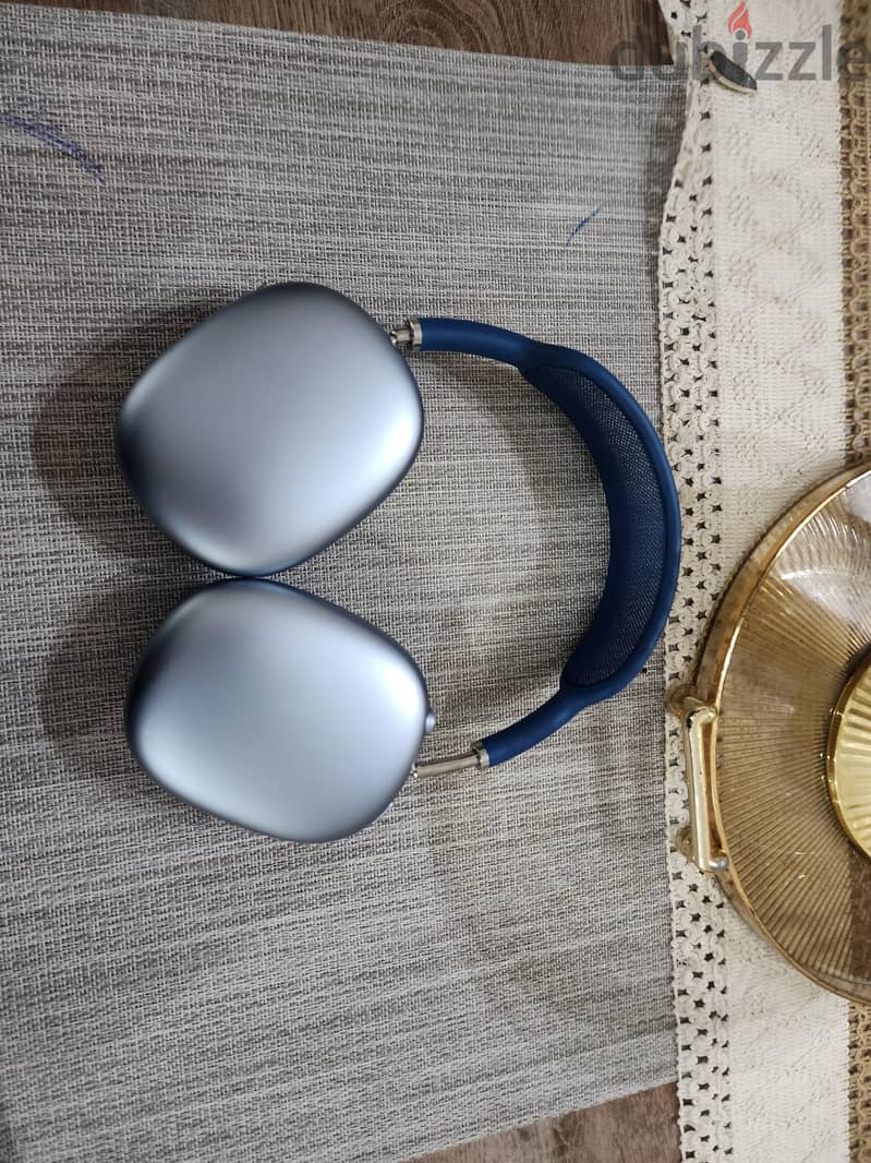 Apple headphones max 1