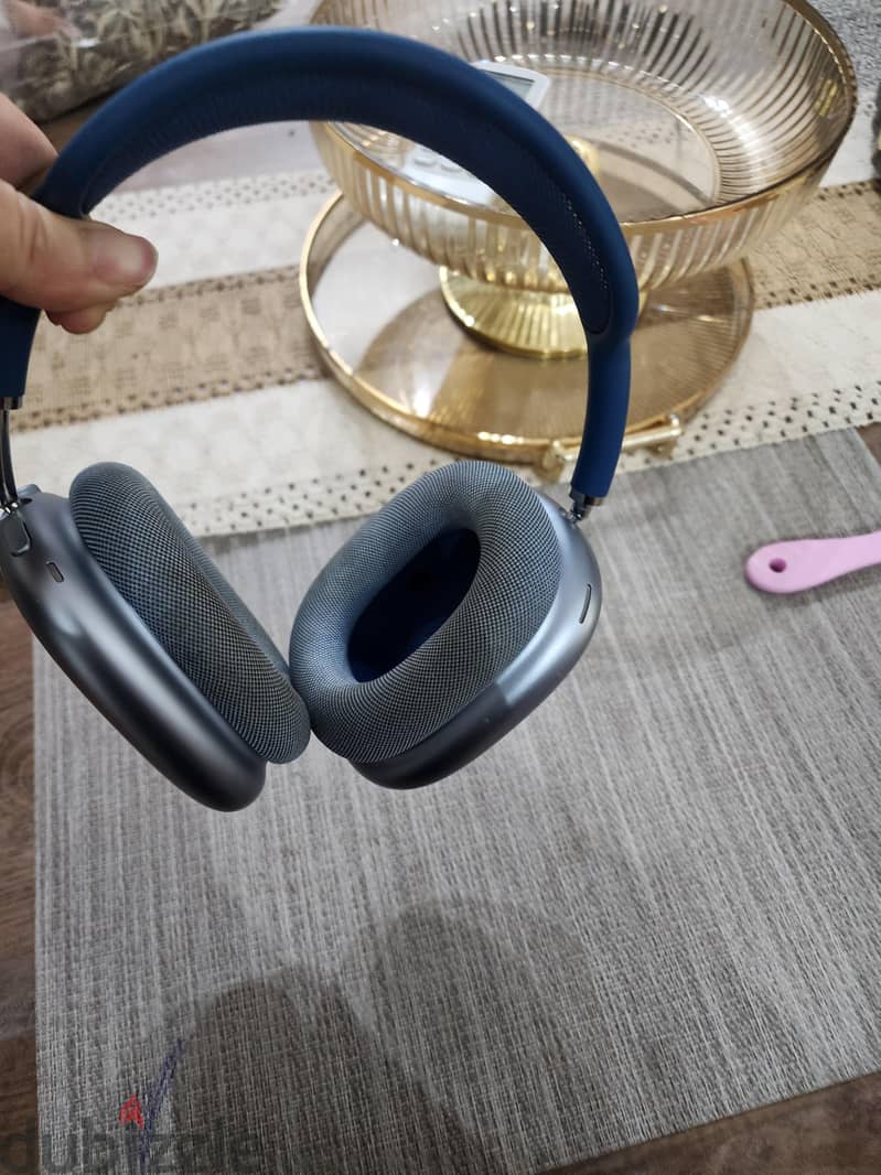Apple headphones max 4