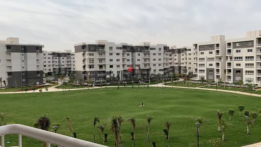 Apartment 200 meters for rent legally in the finest phases of Madinaty b10 view wide garden clear unblemished in front of services and the mosque
