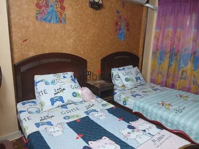 سفرة كاملة و غرفة اطفال لسرعة البيع