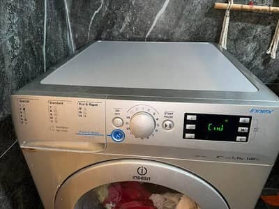 غسالة Indesit 9kg بالمجفف حالة ممتازة