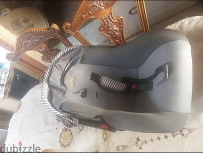كرسي سيارة للأطفال