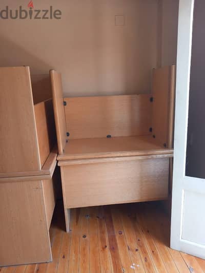 مكاتب work stations