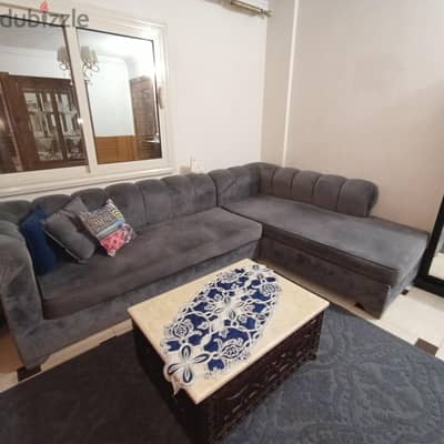 ركنه حرف L بحالة ممتازة كالجديدة