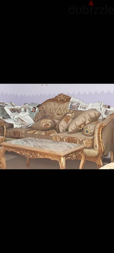 للبيع صالون كلاسيك فخم (خشب زان أحمر قديم عمولة) بحالة ممتازة جداً