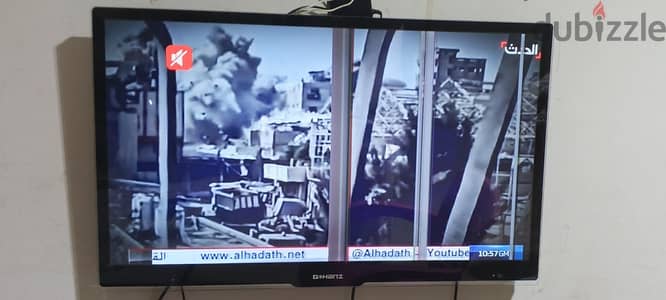 شاشه 32 فيها خطوط في الطول زي ما واضح في الصوره