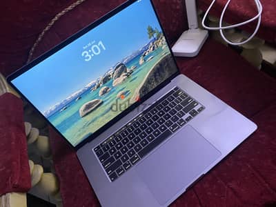 Macbook Pro (Core i9, 1TB SSD, 16-inch)