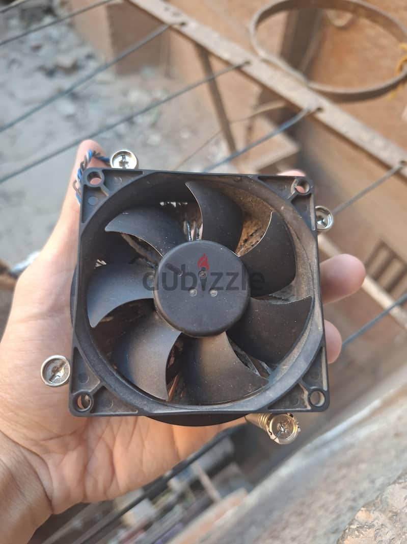 Intel core i7-6700 + Stock cooler 2