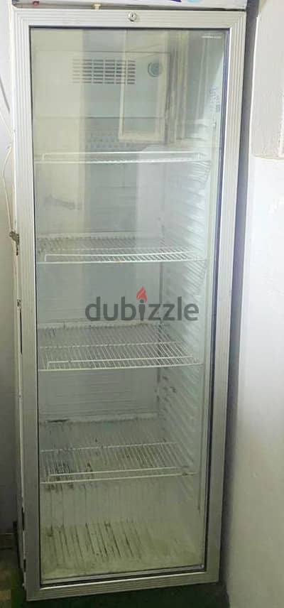 ثلاجه عرض للبيع
