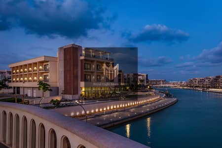 شاليه فيو مميز علي حمام السباحه في قلب المارينا لوكيشن مميز جدا في مراسي _ Marina marassi الساحل الشمالي north coast