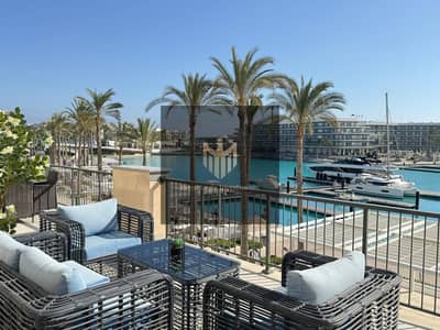 للبيع بسعر مميز شالية في مارينا فيو علي القنال MARINA VIEWS مراسي 3 غرف نوم 3 حمام متشطب بالمطبخ و التكيفات - الساحل الشمالي سيدي