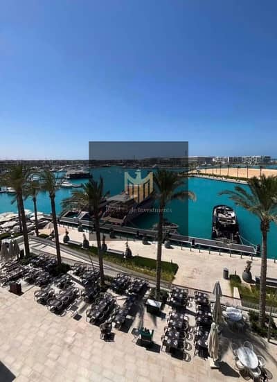 Furnished chalet for sale at a special price, overlooking the Marassi Marina yacht marina. Two bedrooms + two bathrooms. Prime location within the com