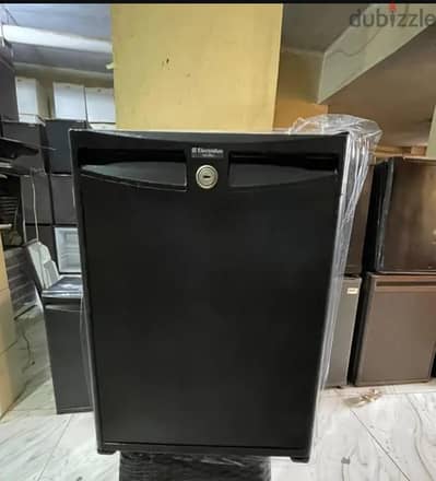 تلاجه ميني بار 40×50 سم إستعمال فنادق حاله ممتازه جدا