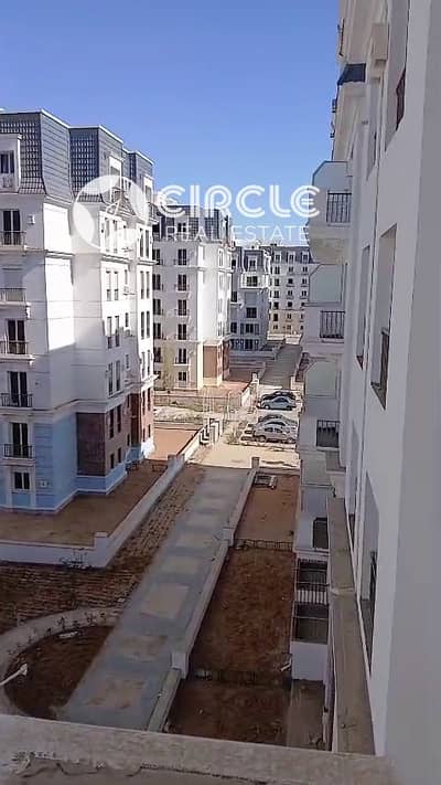 شقة للبيع بدون تشطيب (طوب أحمر ومحارة) في كمبوند ماونتن فيو آي سيتي Mountain View iCity السادس من أكتوبر 2 غرف بالدور الرابع بمساحة 125 متر