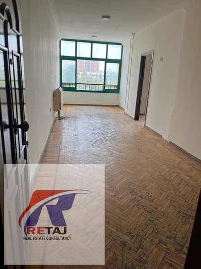 Apartment for rent (residential or commercial) with kitchen and air conditioning, located on a main street near Ahmed El Zomor Street and steps from A