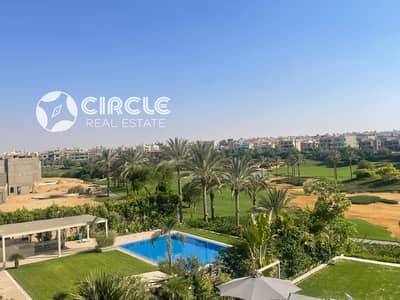 فيلا مستقلة للبيع تشطيب كامل بالتكييفات والمطبخ والأجهزة بحمام سباحة خاص وجاكوزي في كمبوند قطامية هيلز Katameya Hills التجمع الخامس بمساحة مباني 520 م
