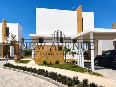 فيلا مستقلة متشطبة بالكامل ، رابع صف بحر، تضم 5 غرف نوم ماستر، بموقع متميز وإطلالات رائعة في سي شيل الساحل الشمالي Seashell